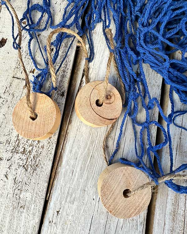 BLUE FISH NET WITH CORK FLOAT DETAIL