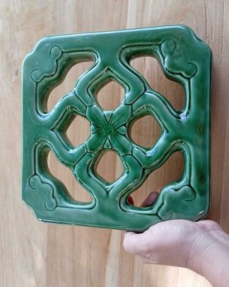 GREEN CHINESE JADE TILE GLOSSSY HEALD IN HAD WEB